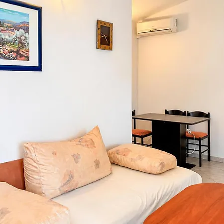 Appartement 1 Bedroom Beautiful In Sabunike