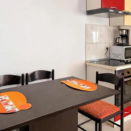 Appartement 1 Bedroom Beautiful In Sabunike *