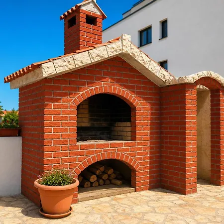 1 Bedroom Beautiful In Sabunike Appartement *
