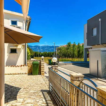 1 Bedroom Beautiful In Sabunike Nin